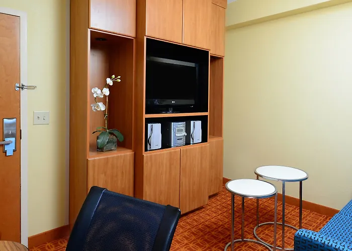 Fairfield By Marriott Inn And Suites Winston-Salem Hanes Mall Hotel