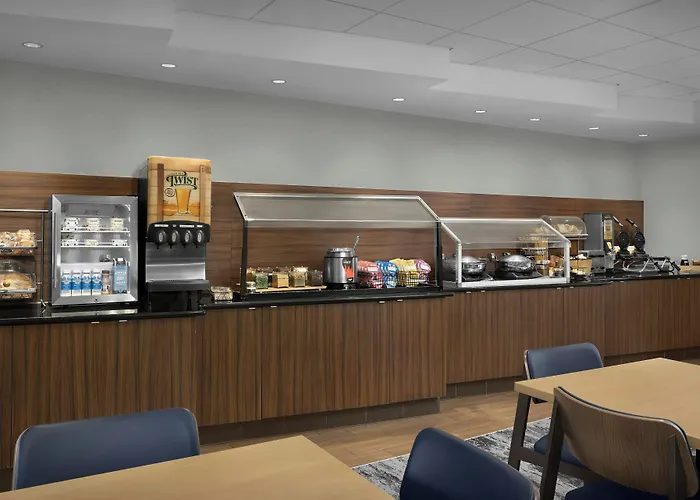 Hotel Fairfield By Marriott And Hanes Mall 3*